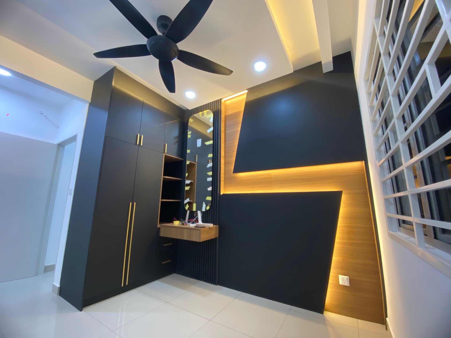 Cadangan Mengubahsuai Rumah Apartment bagi Kerja-Kerja Hiasan Dalaman, Pendawaian Elektrik, ‘Grille’, Lantai SPC, Partition Dapur dan Pengecatan — gambar 4