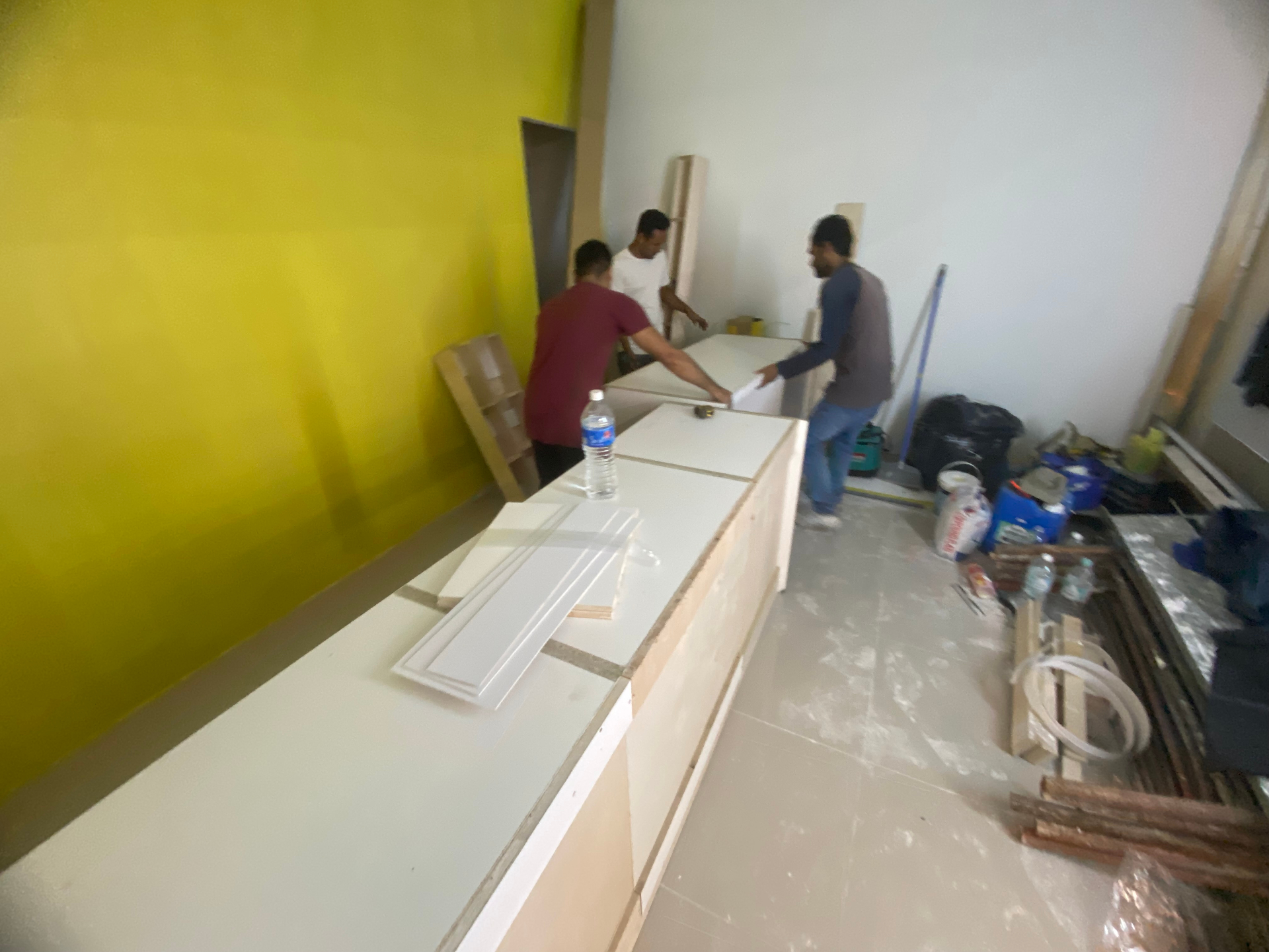 Kerja-Kerja Membekal dan Memasang Kabinet bagi Premis Kopi Saigon — gambar 1