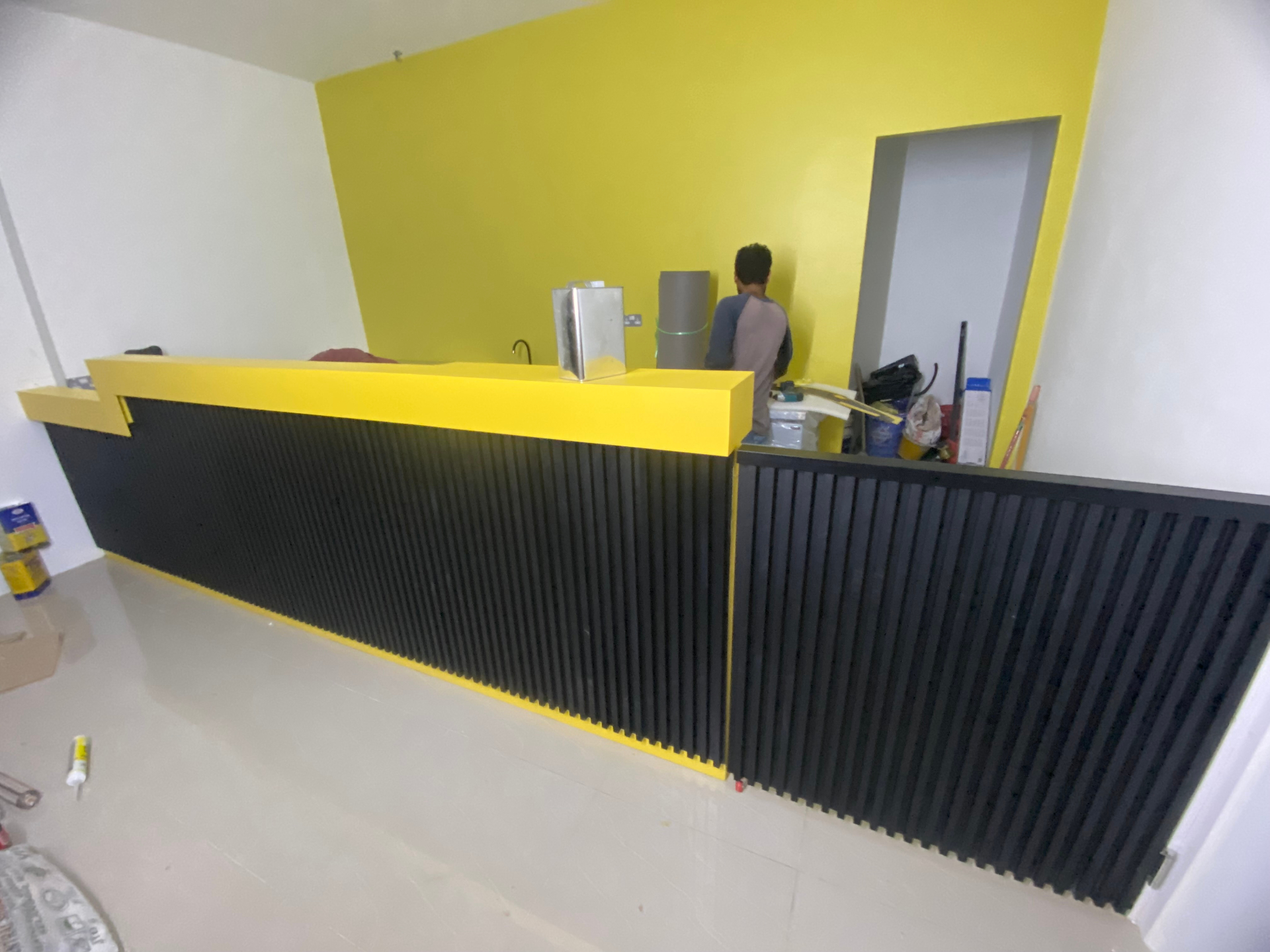 Kerja-Kerja Membekal dan Memasang Kabinet bagi Premis Kopi Saigon — gambar 3